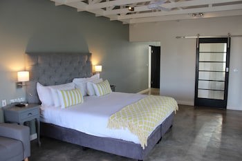 Whale Rock Luxury Lodge