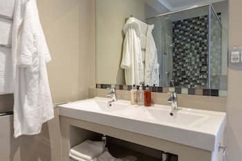 Whale Rock Luxury Lodge