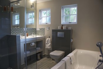 Whale Rock Luxury Lodge