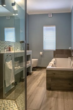 Whale Rock Luxury Lodge