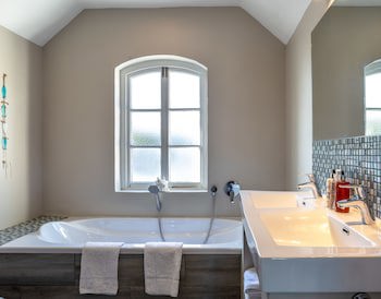 Whale Rock Luxury Lodge