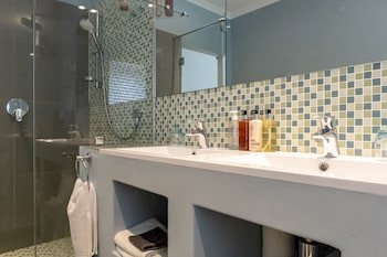 Whale Rock Luxury Lodge