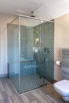 Whale Rock Luxury Lodge