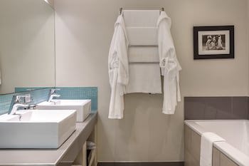Whale Rock Luxury Lodge