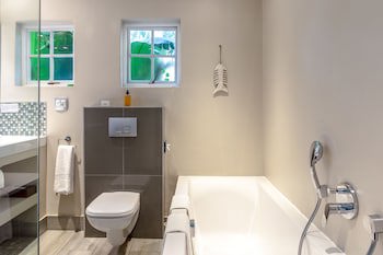Whale Rock Luxury Lodge