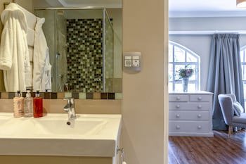 Whale Rock Luxury Lodge
