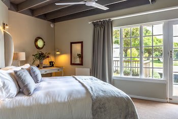 Whale Rock Luxury Lodge