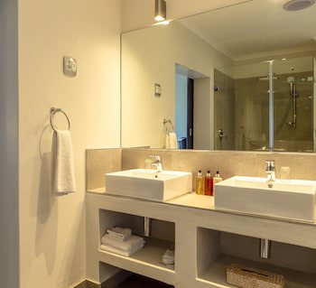 Whale Rock Luxury Lodge