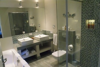Whale Rock Luxury Lodge