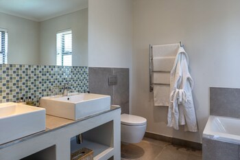 Whale Rock Luxury Lodge