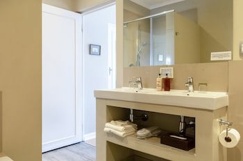 Whale Rock Luxury Lodge