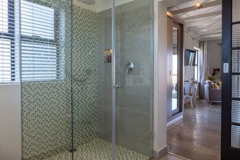 Whale Rock Luxury Lodge