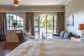 Whale Rock Luxury Lodge