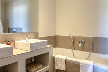 Whale Rock Luxury Lodge