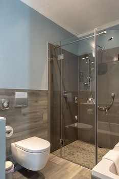 Whale Rock Luxury Lodge