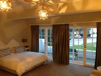 Whale Rock Luxury Lodge