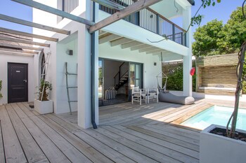 Whale Rock Luxury Lodge