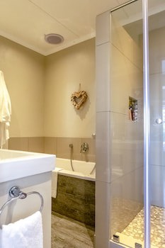 Whale Rock Luxury Lodge
