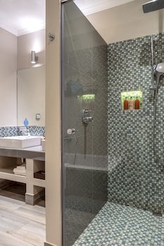 Whale Rock Luxury Lodge