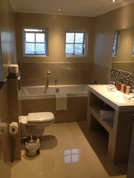 Whale Rock Luxury Lodge