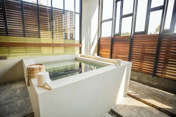 Balcony Seaside Sriracha Hotel & Serviced Apartments