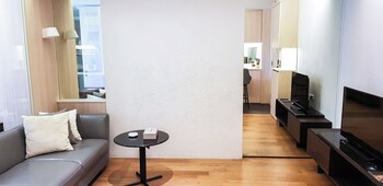 Balcony Seaside Sriracha Hotel & Serviced Apartments