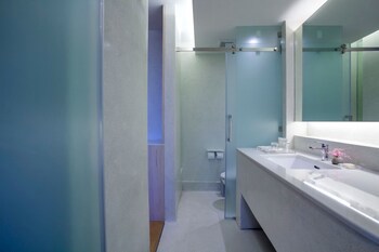 Balcony Seaside Sriracha Hotel & Serviced Apartments