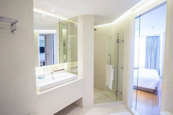 Balcony Seaside Sriracha Hotel & Serviced Apartments