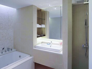 Balcony Seaside Sriracha Hotel & Serviced Apartments