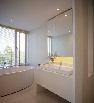 Balcony Seaside Sriracha Hotel & Serviced Apartments