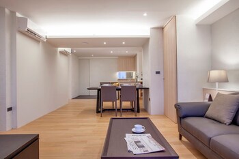 Balcony Seaside Sriracha Hotel & Serviced Apartments