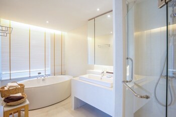 Balcony Seaside Sriracha Hotel & Serviced Apartments