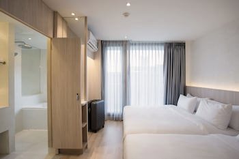 Balcony Seaside Sriracha Hotel & Serviced Apartments