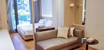 Balcony Seaside Sriracha Hotel & Serviced Apartments