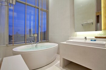 Balcony Seaside Sriracha Hotel & Serviced Apartments