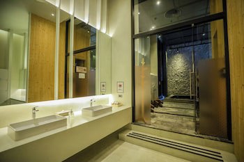 Balcony Seaside Sriracha Hotel & Serviced Apartments