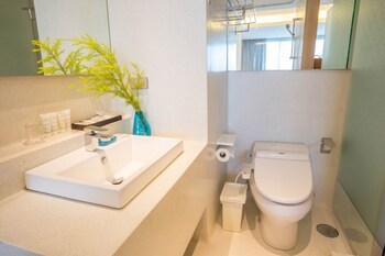 Balcony Seaside Sriracha Hotel & Serviced Apartments