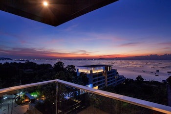 Balcony Seaside Sriracha Hotel & Serviced Apartments