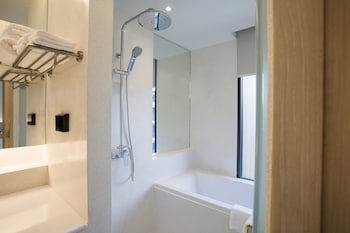 Balcony Seaside Sriracha Hotel & Serviced Apartments
