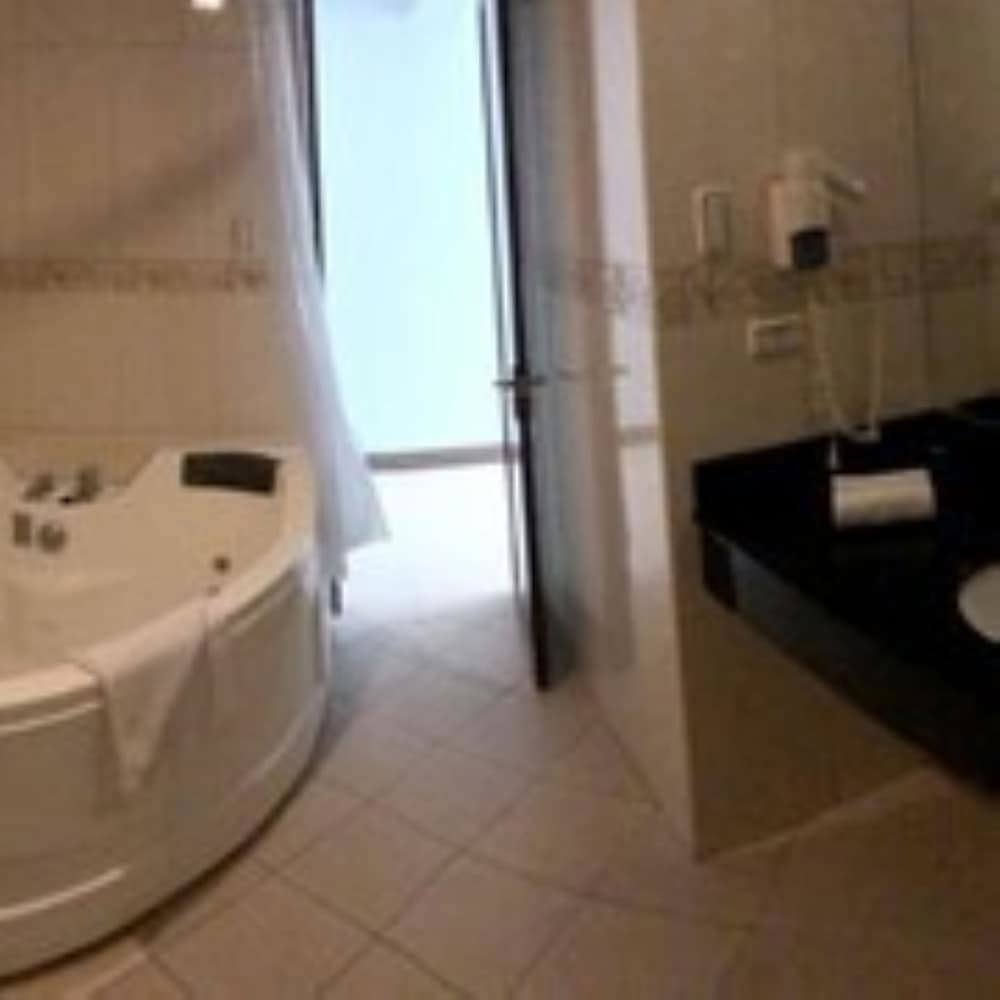 Kingdom Hotel