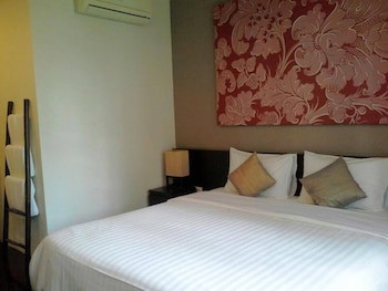296 The Radtanaiya Residence