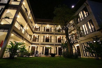 296 The Radtanaiya Residence