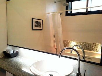 296 The Radtanaiya Residence