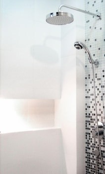 296 The Radtanaiya Residence