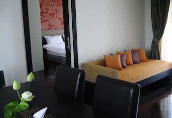 296 The Radtanaiya Residence