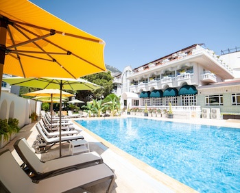 Rose Garden Premium Hotel