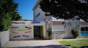 Carcavelos Surf Hostel