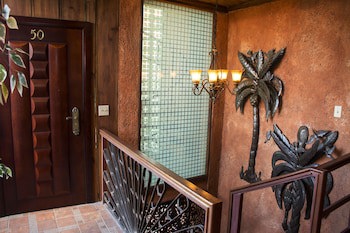 B & B Comfy Inn