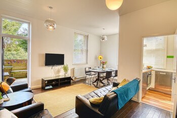 Ghar Homes - Bath City Centre Cosy Retreat