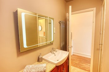 Ghar Homes - Bath City Centre Cosy Retreat